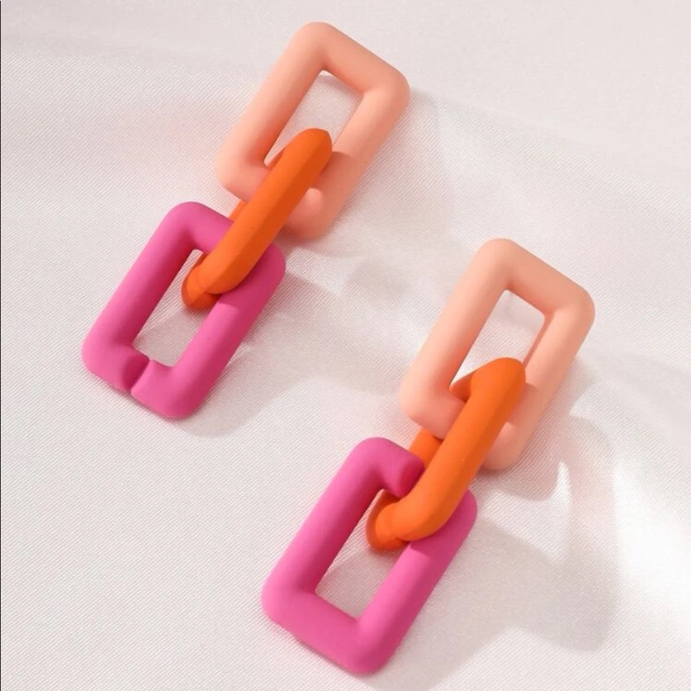 Hollow out geo link drop earrings